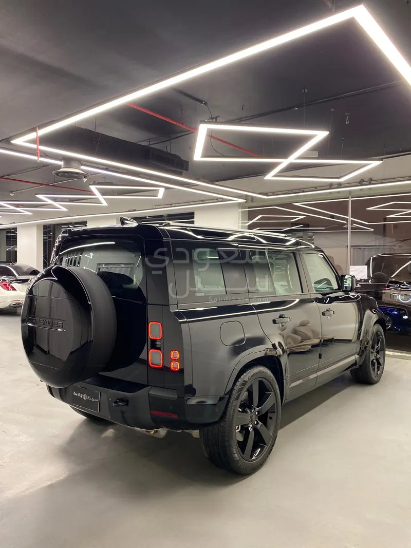 2026 لاند روفر ديفيندر اتش اس اي