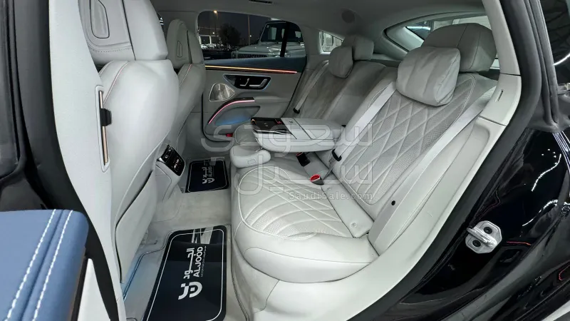 2022 مرسيدس - بنز إي كيو إس 580