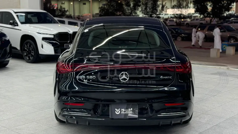 2022 مرسيدس - بنز إي كيو إس 580