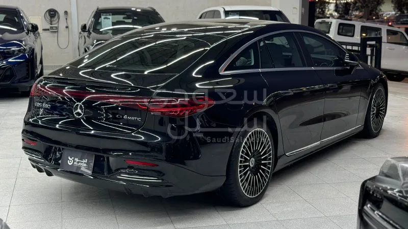 2022 مرسيدس - بنز إي كيو إس 580