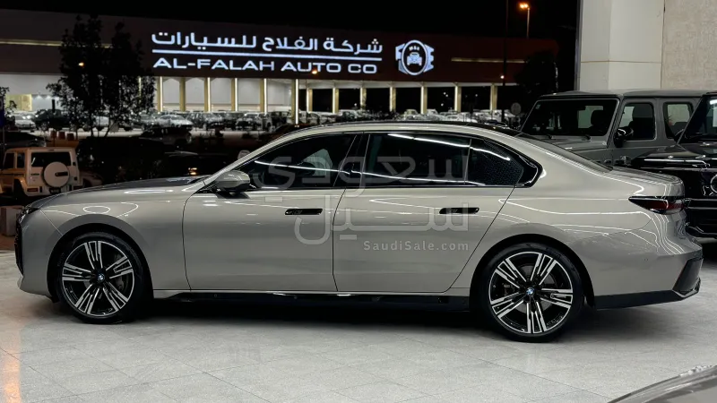 2023 بي ام دبليو الفئة السابعة 740 إل أي