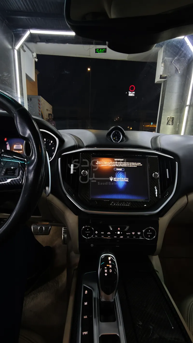 2015 مازيراتي جيبلي كيو4