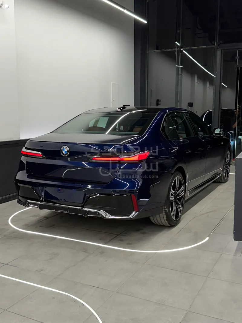 2026 بي ام دبليو الفئة السابعة 735 إل أي