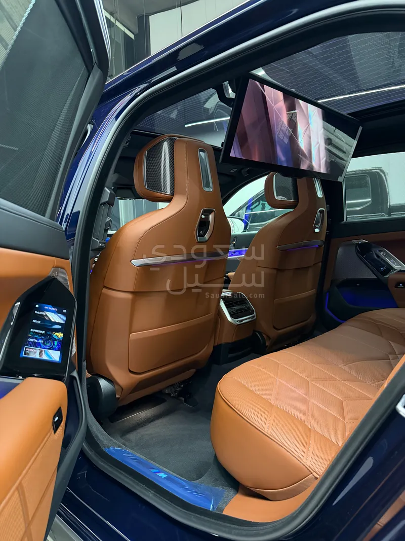 2026 بي ام دبليو الفئة السابعة 735 إل أي