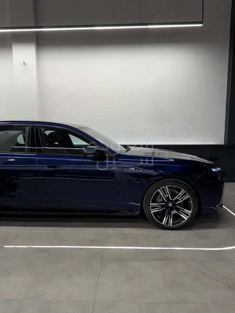2026 بي ام دبليو الفئة السابعة 735 إل أي