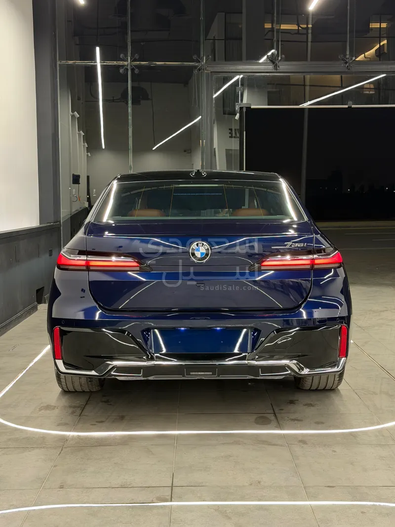 2026 بي ام دبليو الفئة السابعة 735 إل أي