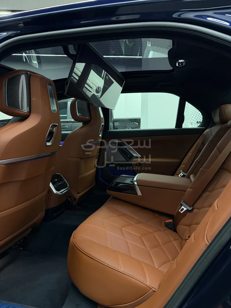 2026 بي ام دبليو الفئة السابعة 735 إل أي