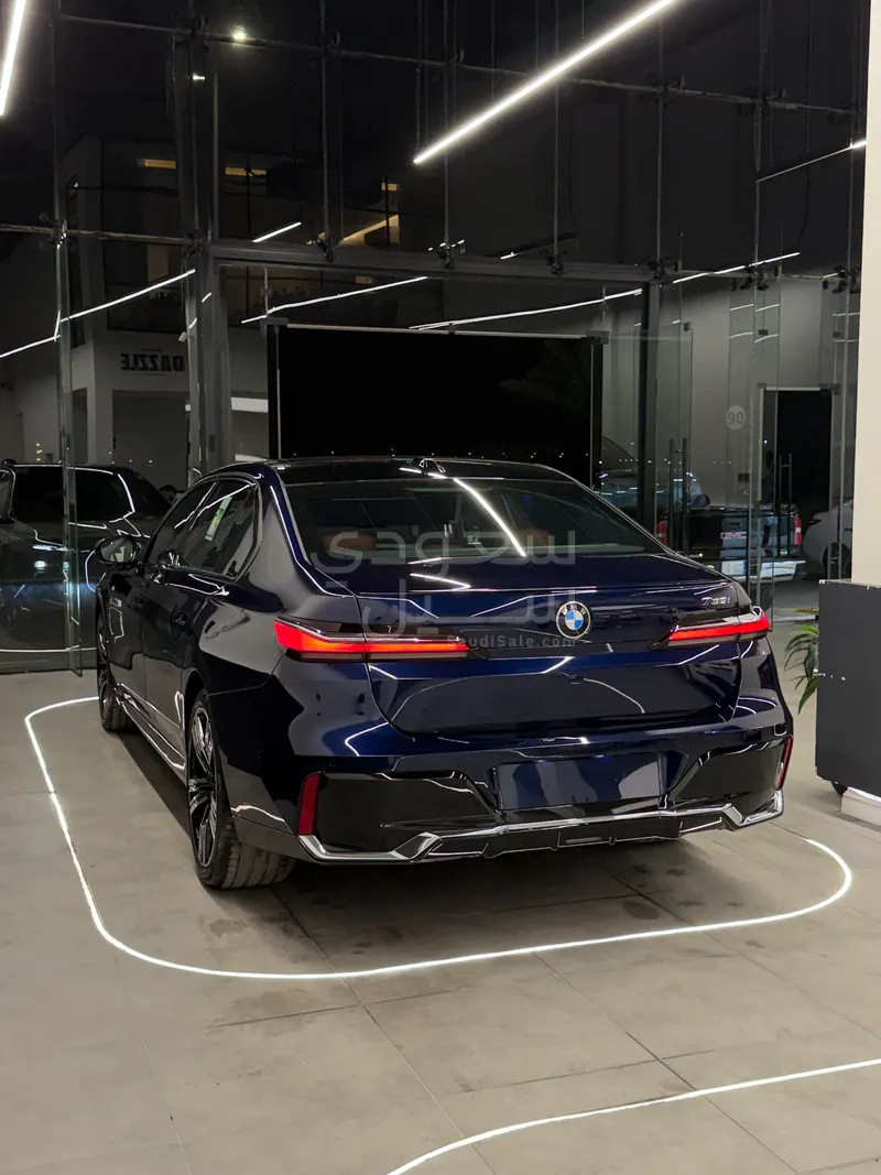 2026 بي ام دبليو الفئة السابعة 735 إل أي