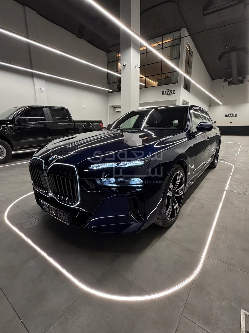 2026 بي ام دبليو الفئة السابعة 735 إل أي