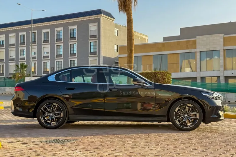 2026 BMW 5 Series 520i
