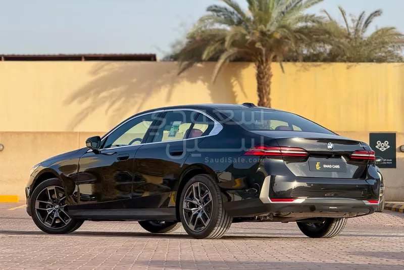2026 BMW 5 Series 520i