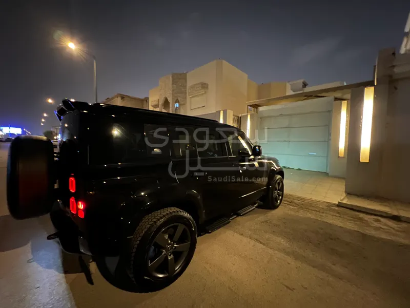 2023 لاند روفر ديفيندر اكس 110