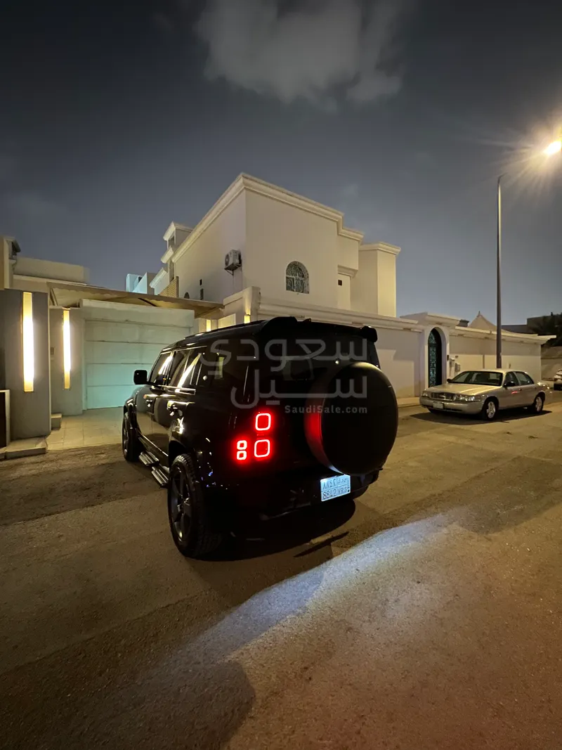 2023 لاند روفر ديفيندر اكس 110