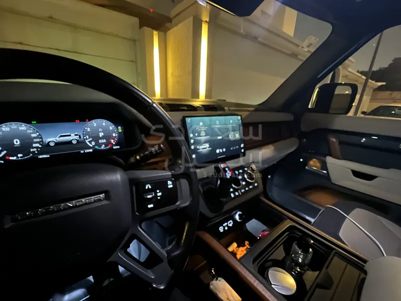 2023 لاند روفر ديفيندر اكس 110