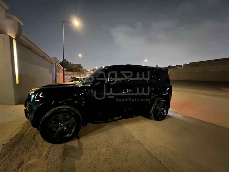 2023 لاند روفر ديفيندر اكس 110