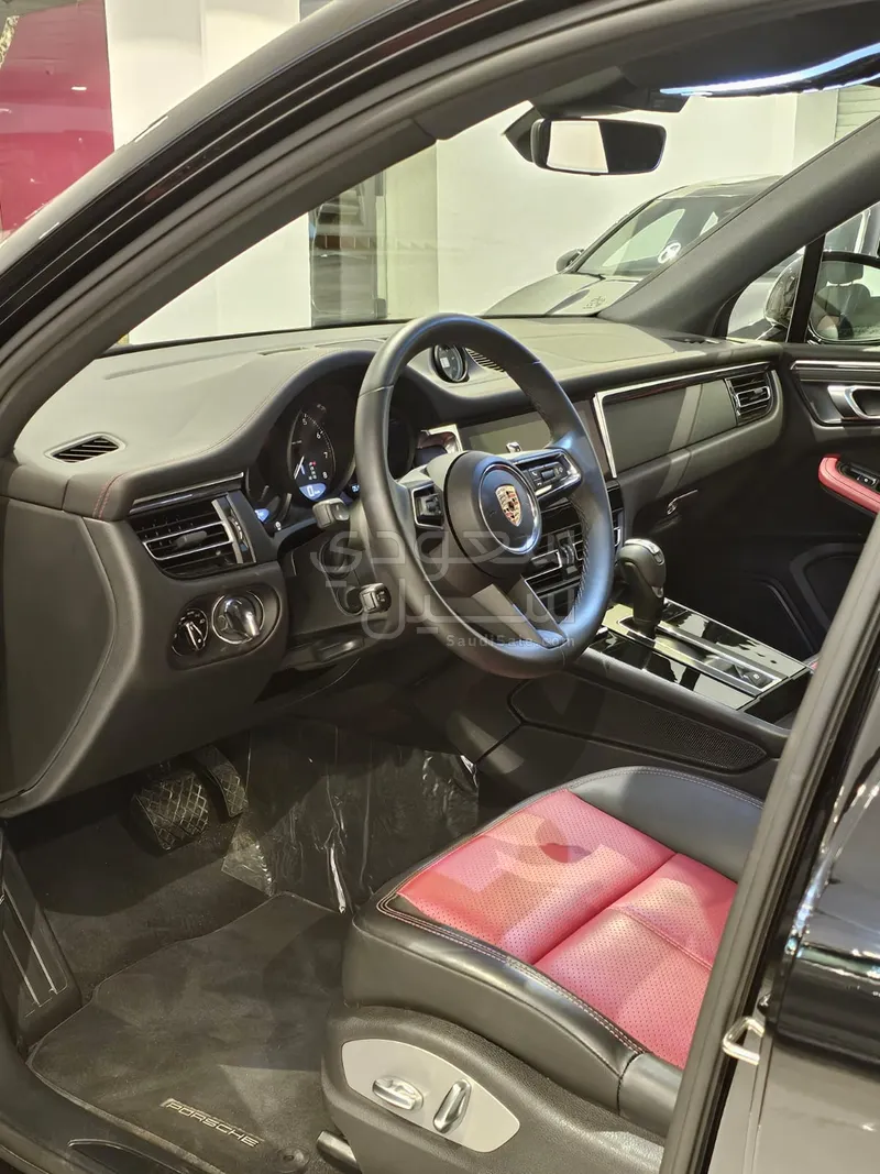 2025 Porsche Macan