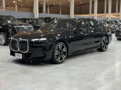 2026 بي ام دبليو الفئة السابعة 735أي