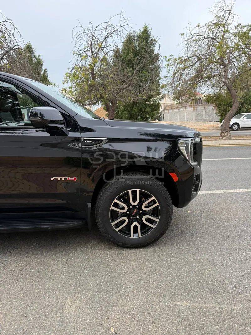 2023 جي ام سي يوكون اي تي 4