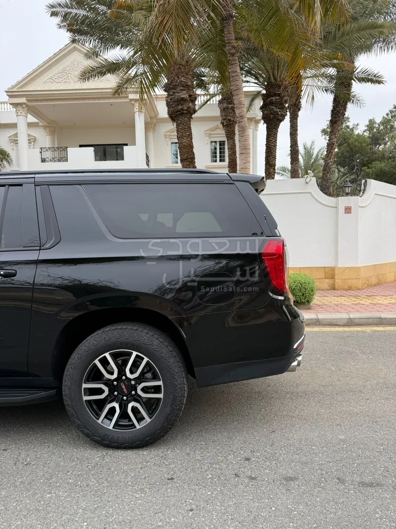 2023 جي ام سي يوكون اي تي 4