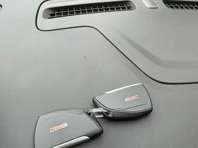 2023 جي ام سي يوكون اي تي 4