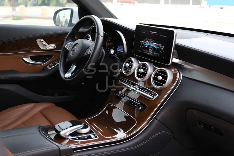 2017 مرسيدس - بنز جي إل سي 300