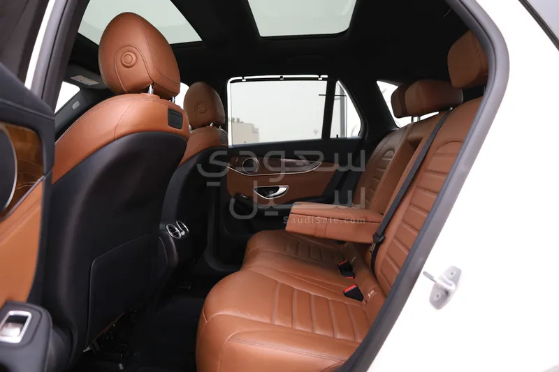 2017 مرسيدس - بنز جي إل سي 300