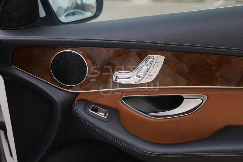 2017 مرسيدس - بنز جي إل سي 300