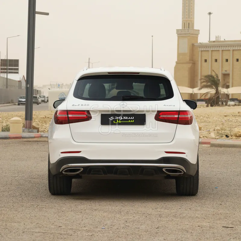 2017 مرسيدس - بنز جي إل سي 300