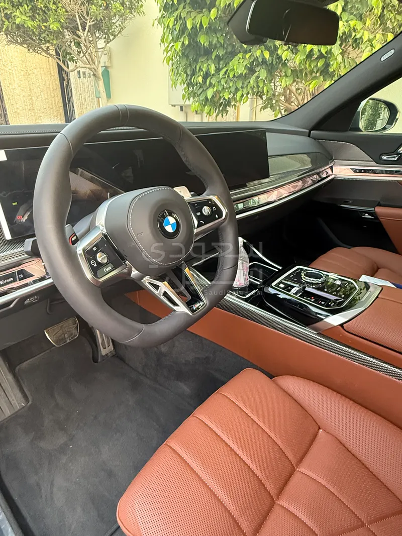 2026 بي ام دبليو الفئة السابعة 735 إل أي