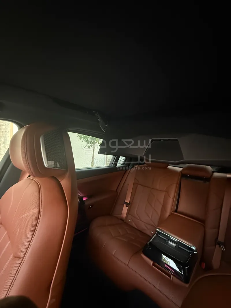 2026 بي ام دبليو الفئة السابعة 735 إل أي