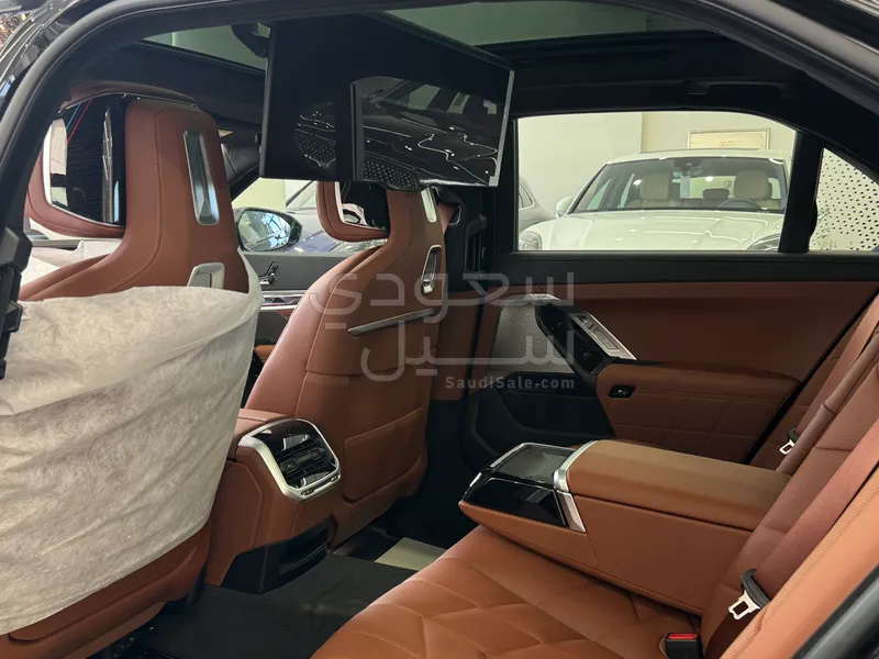 2026 بي ام دبليو الفئة السابعة 735أي