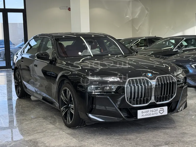2026 بي ام دبليو الفئة السابعة 735أي