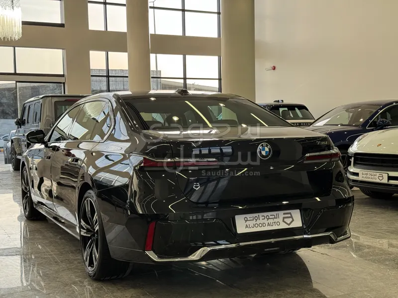 2026 بي ام دبليو الفئة السابعة 735أي