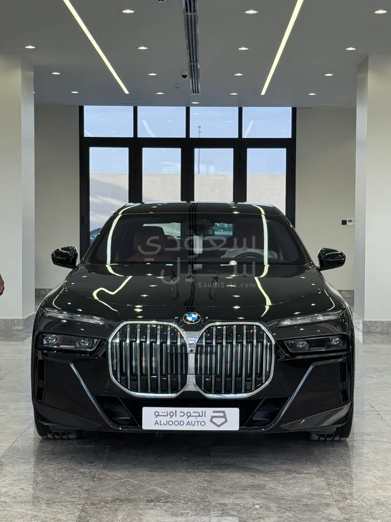 2026 بي ام دبليو الفئة السابعة 735أي
