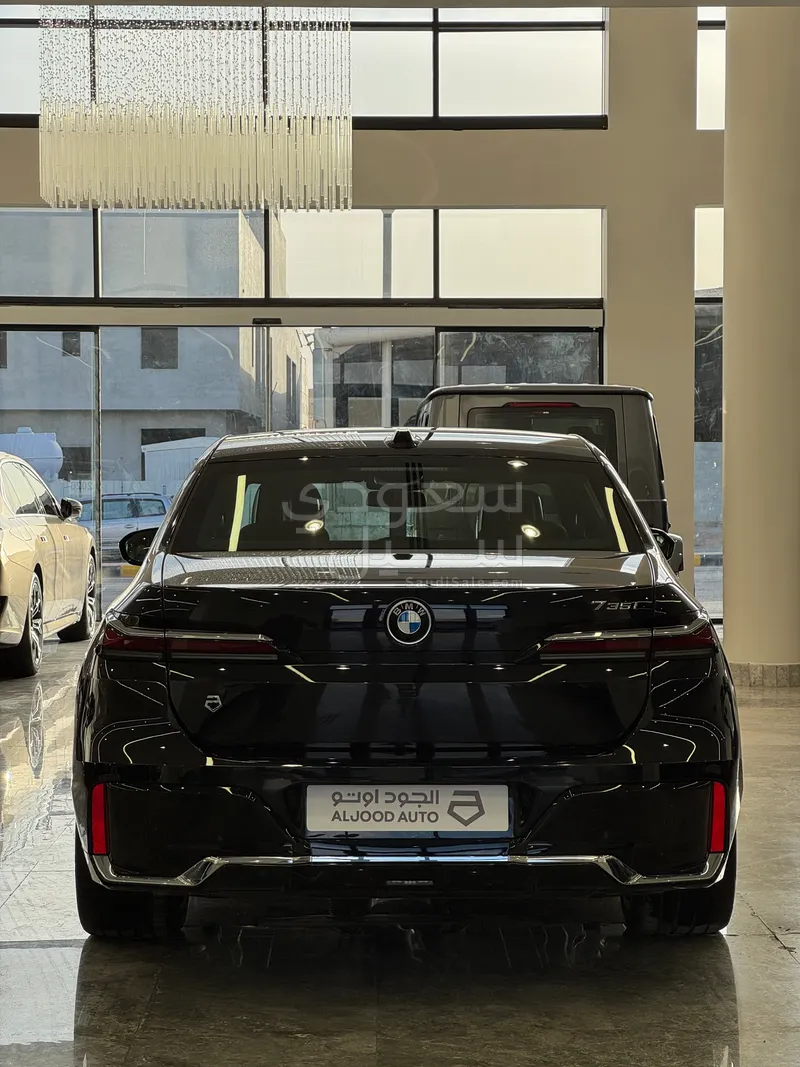 2026 بي ام دبليو الفئة السابعة 735أي