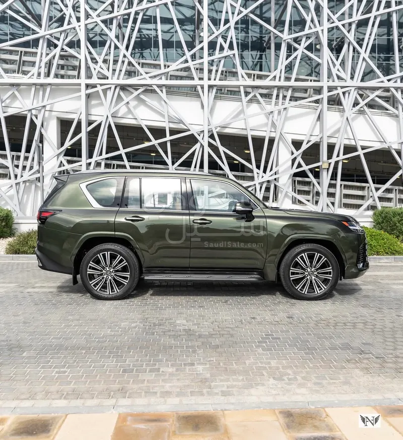 2025 لكزس إل إكس 600