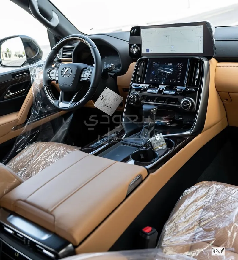 2025 لكزس إل إكس 600