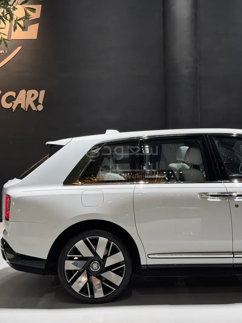 2019 رولز رويس كولينان سلفر بادج