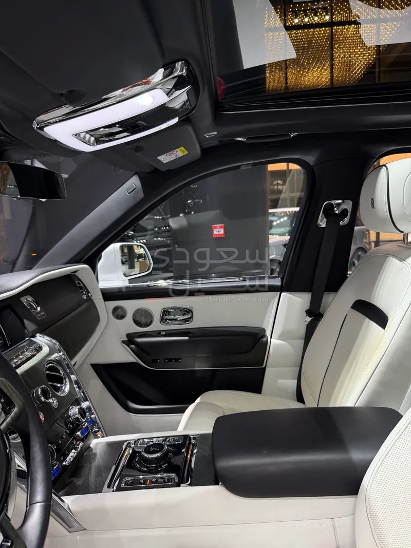 2019 رولز رويس كولينان سلفر بادج