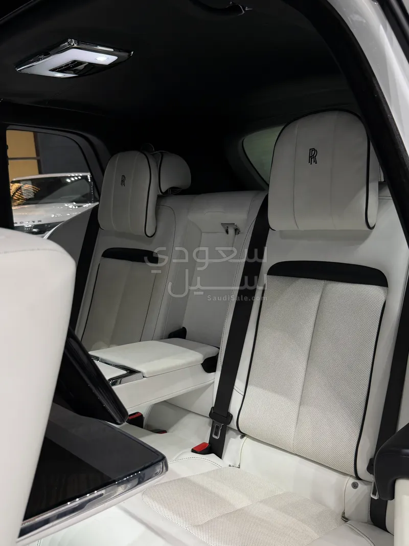 2019 رولز رويس كولينان سلفر بادج