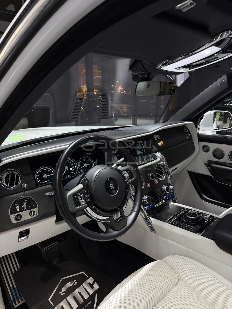 2019 رولز رويس كولينان سلفر بادج