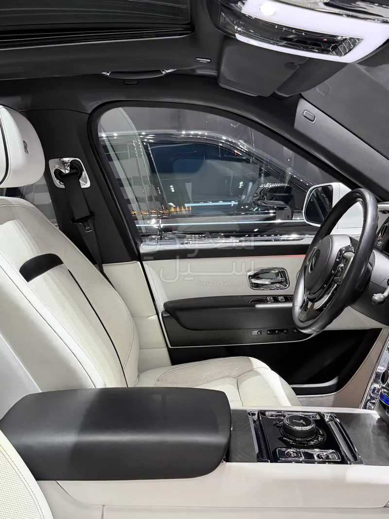 2019 رولز رويس كولينان سلفر بادج