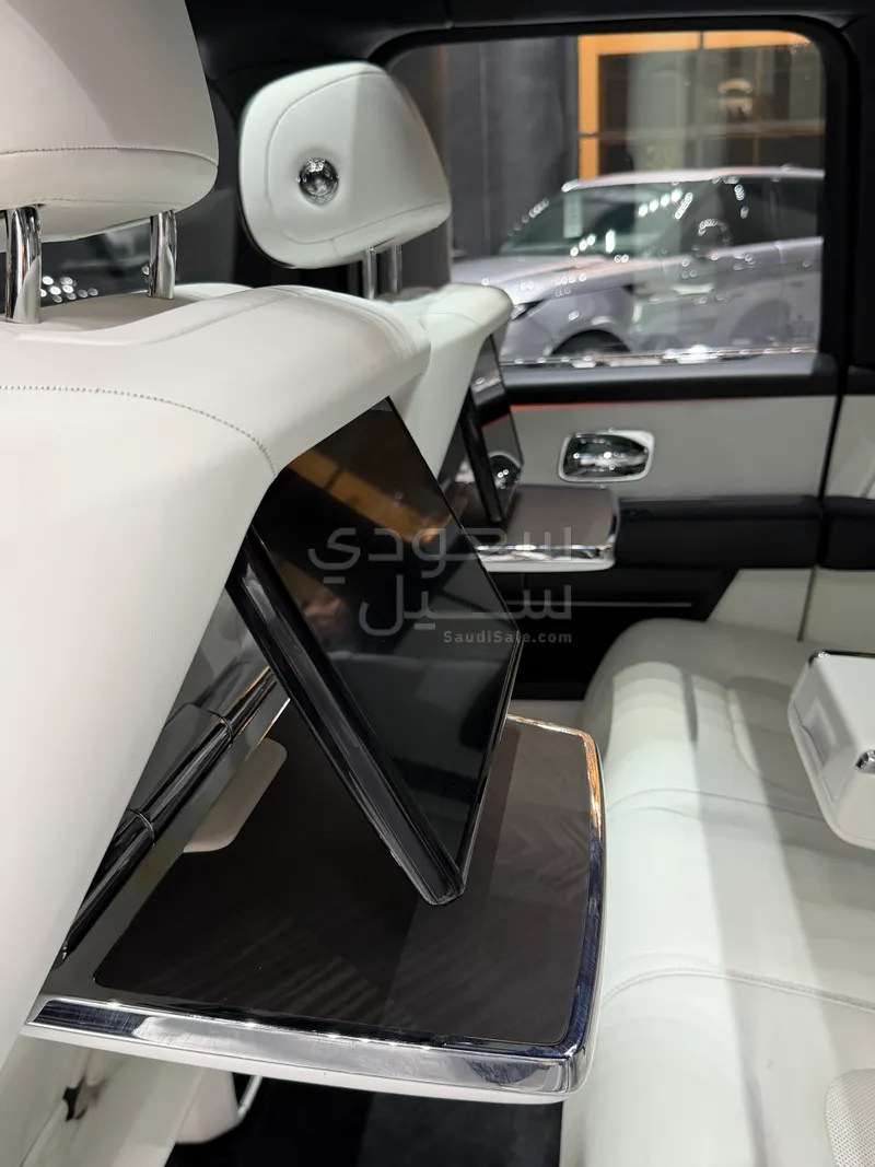 2019 رولز رويس كولينان سلفر بادج