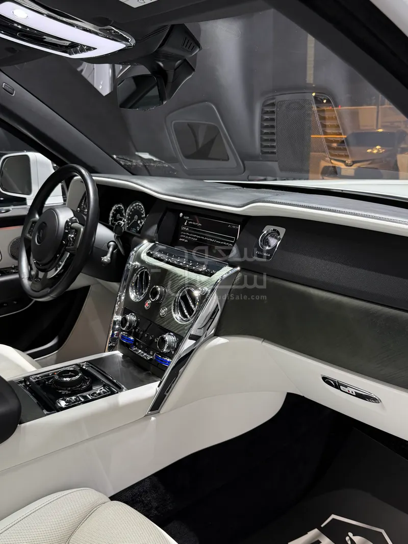 2019 رولز رويس كولينان سلفر بادج