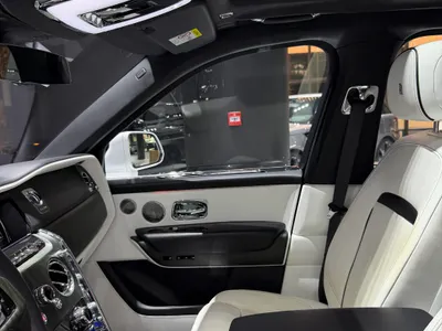 2019 رولز رويس كولينان سلفر بادج