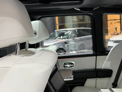 2019 رولز رويس كولينان سلفر بادج