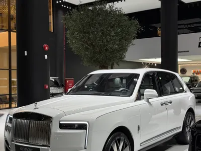 2019 رولز رويس كولينان سلفر بادج