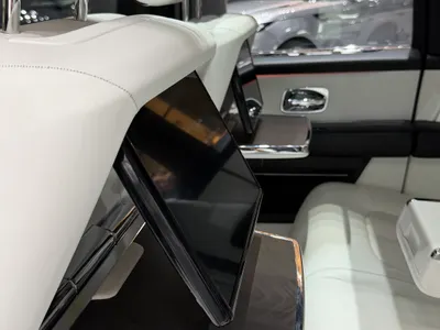 2019 رولز رويس كولينان سلفر بادج