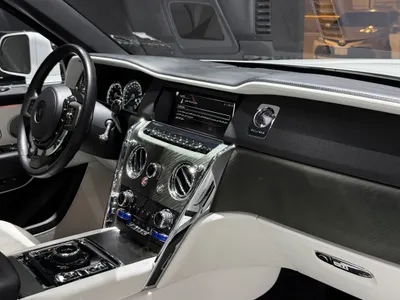 2019 رولز رويس كولينان سلفر بادج