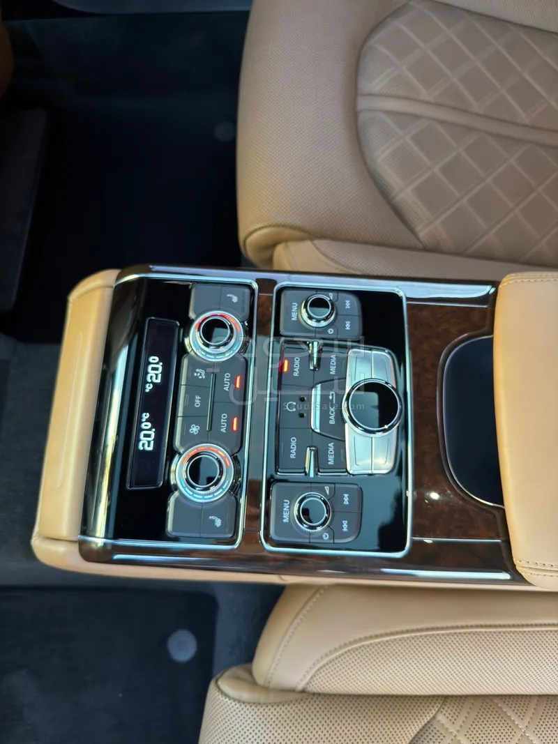 2015 اودي اي 8 ال النسخة السعودية